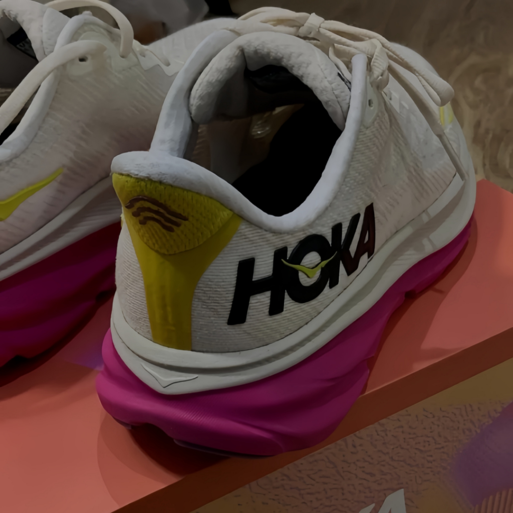 HOKA ONE ONE Clifton 9 รองเท้า ของแท้ 100 % เอคน๊อคแชมเปญขาว