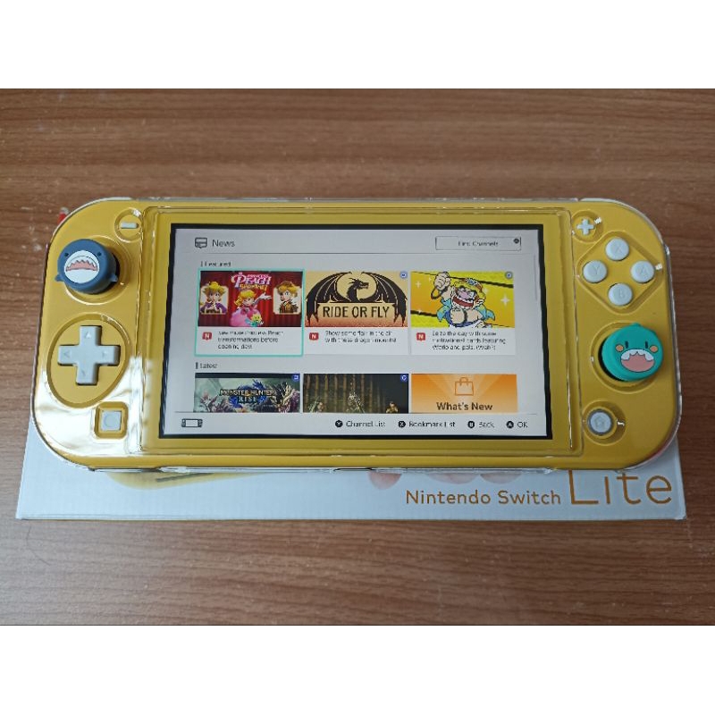 (ครบกล่อง) Nintendo Switch Lite สีเหลือง มือสอง สภาพ 95% (ครบกล่อง)