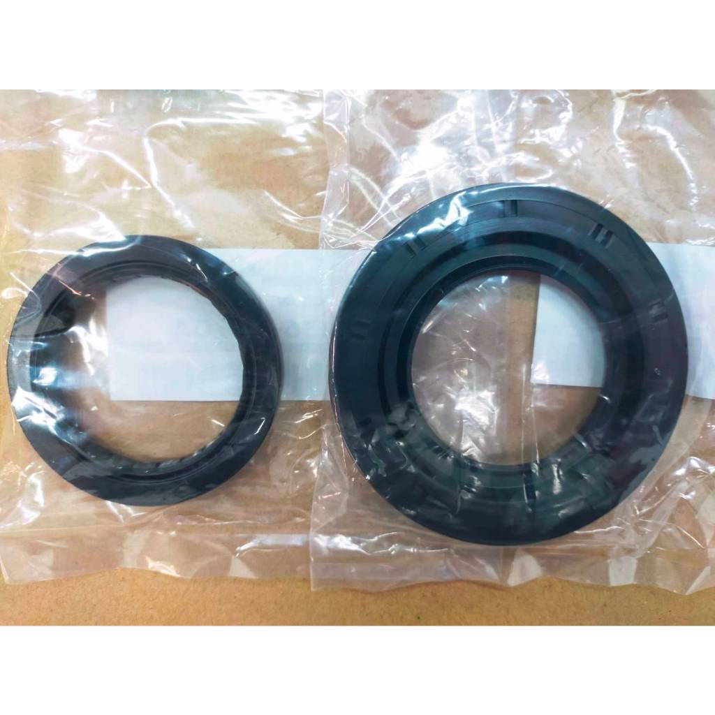 ซีลท้ายเกียร์ + ปลอกซีลท้ายเกียร์ (2 ชิ้น) สำหรับ NISSAN NAVARA (D40),NP300(D23) เกียร์ MT 2WD สินค้าอะไหล่แท้นิสสัน