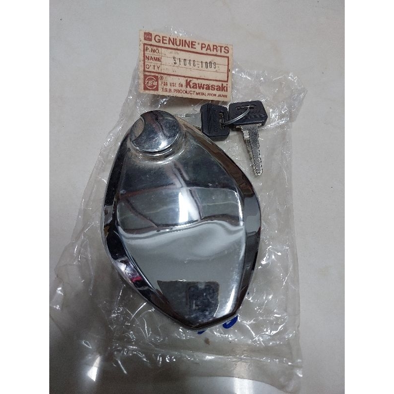 ฝาปิดถังน้ำมันแบบล๊อกได้ใส่ Kawasaki GTO M1-KH110-KZ200-KZ250-KZ400-Z400 งานเก่าเก็บสภาพสวยๆดอกกุญแจ