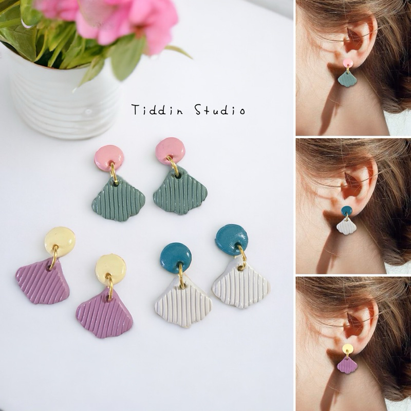 ต่างหูแฮนด์เมด ทรงพัดน่ารักปุ๊กปิ๊ก Size 2 * 2.5 Cm. น้ำหนักเบา โดนน้ำได้ สำหรับคนแพ้ง่ายใส่ได้