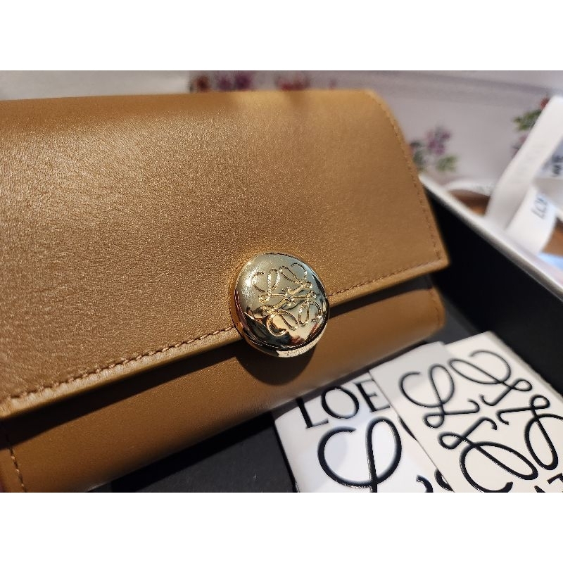 Loewe Anagram Small Vertical Wallet (Limited: Japan Only) กระเป๋าสตางค์ Loewe รุ่นลิมิเต็ด