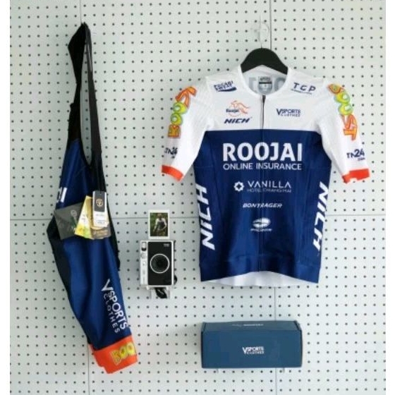Roojai Online Insurance 2023 Race kit and Training kit