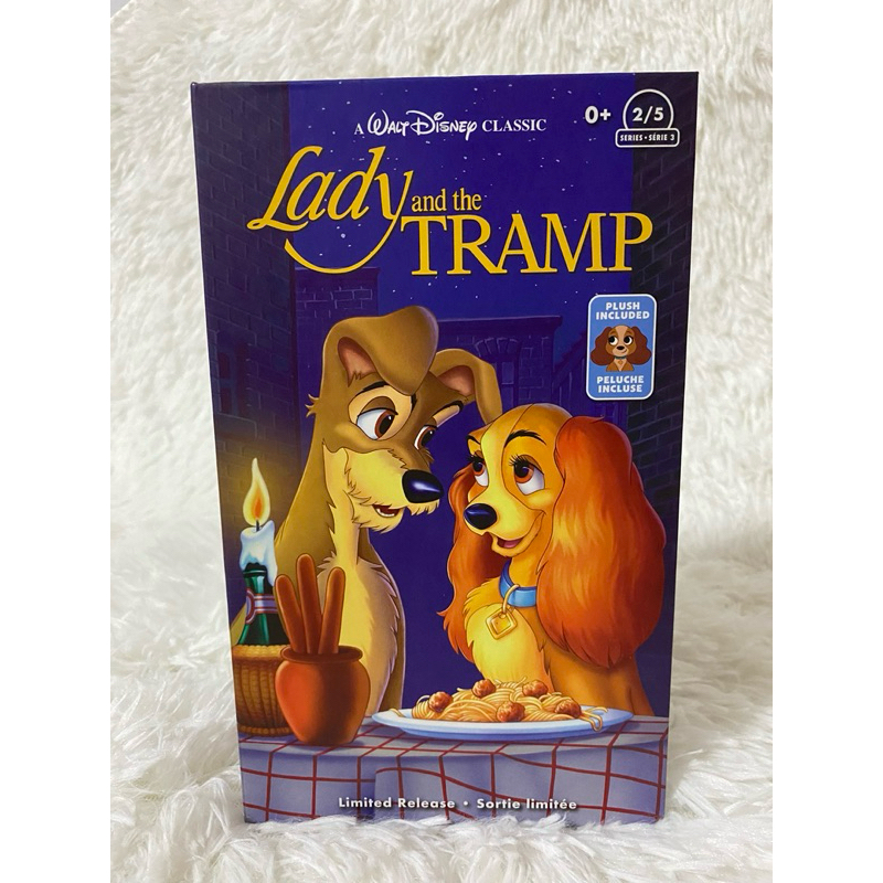 ตุ๊กตา LADY AND THE TRAMP อยู่ในกล่องหนังสือ