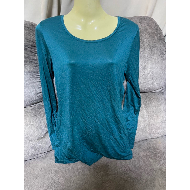 เสื้อฮีทเทค Uniqlo มือสองสภาพดีมากใส่กันหนาวติดลบได้ดี ขนาดL