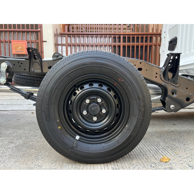 ยางป้ายแดง 2 เส้น 195R14C Yokohama ยางถอดจาก Toyota hilux champ