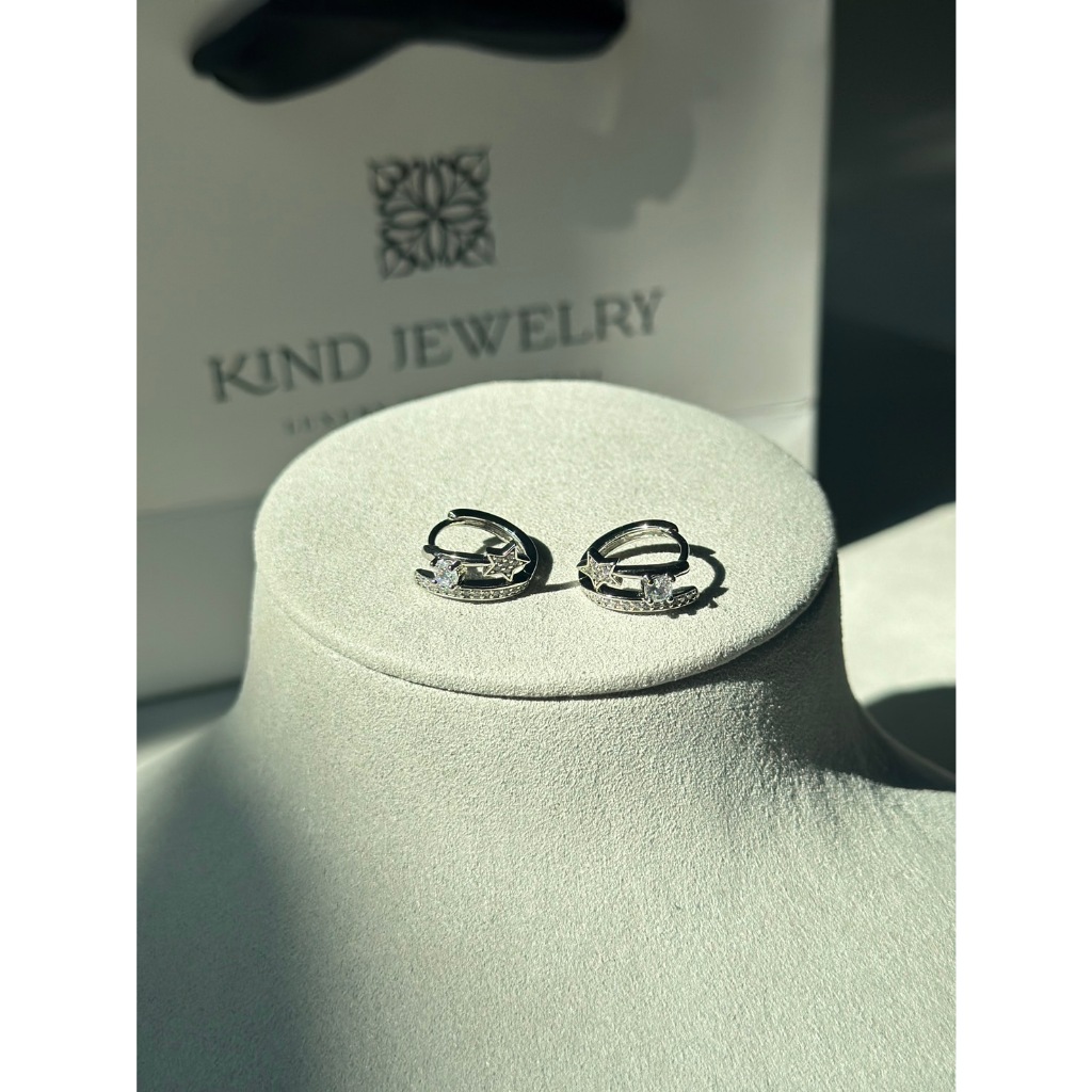 Kind Jewelry ต่างหูห่วง Star hoop