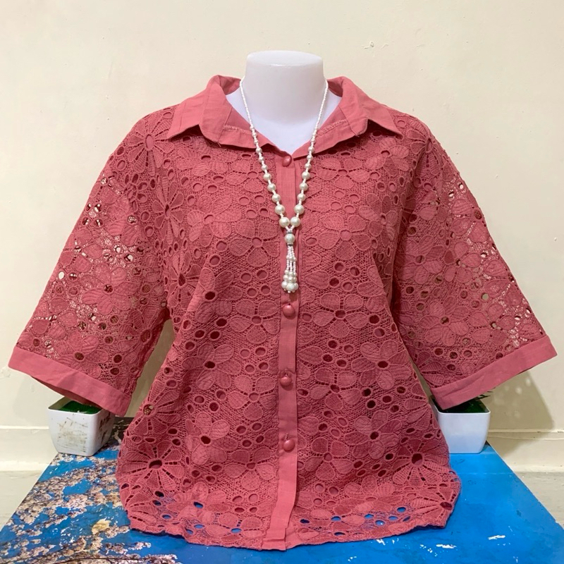เสื้อลูกไม้ผู้หญิงมีซับใน มีหลายไชส์ให้เลือก เนื้อผ้านุ่มใส่สบายไม่ระคายเครืองผิว