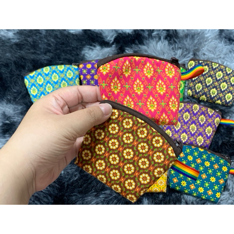 ของชําร่วยไทยๆ คละ(ลายไทย) กระเป๋าใบเล็กใส่เศษเหรียญ  ของแจก ของที่ระลึก ของฝาก ของขำร่วย ของแถมจีบลูกค้า สินค้าลายไทย