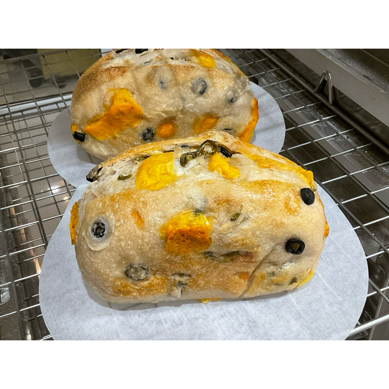 Olive / Jalapeño & Cheddar Cheese Sourdough Bread ขนมปังซาวโดว์ 600-630g อบใหม่ๆ ทุกออเดอร์ - รูปที่ 4