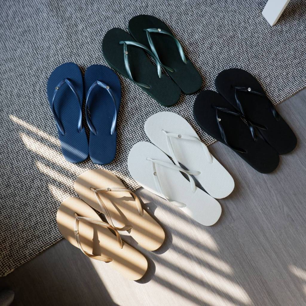 พร้อมส่ง !!!! รองเท้าแตะหูหนีบ วัสดุยาง มีไซส์ใหญ่(36-43) มีเพชร