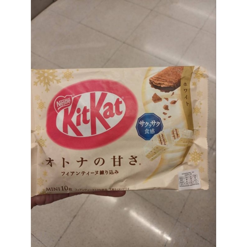 Nestle  KitKat  White Chocolate  With Feuillantine 116 g.ขนมปักรอบเคลือบช็อคโกแลตขาว ผสมพายกรอบบด คิ