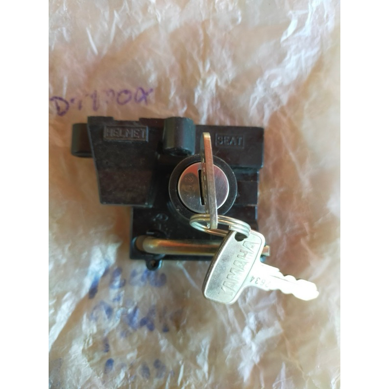 กุญแจล๊อคเบาะ Yamaha DT100 DT125 รุ่นโช้คคู่ แท้ใหม่