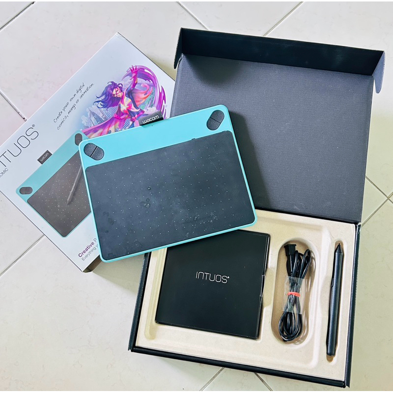 Wacom Intuos Comic CTH-490/B1-C กระดานสำหรับวาดภาพกราฟฟิก Mint Blue สีเขียวมิ๊นท์ (มือสอง)