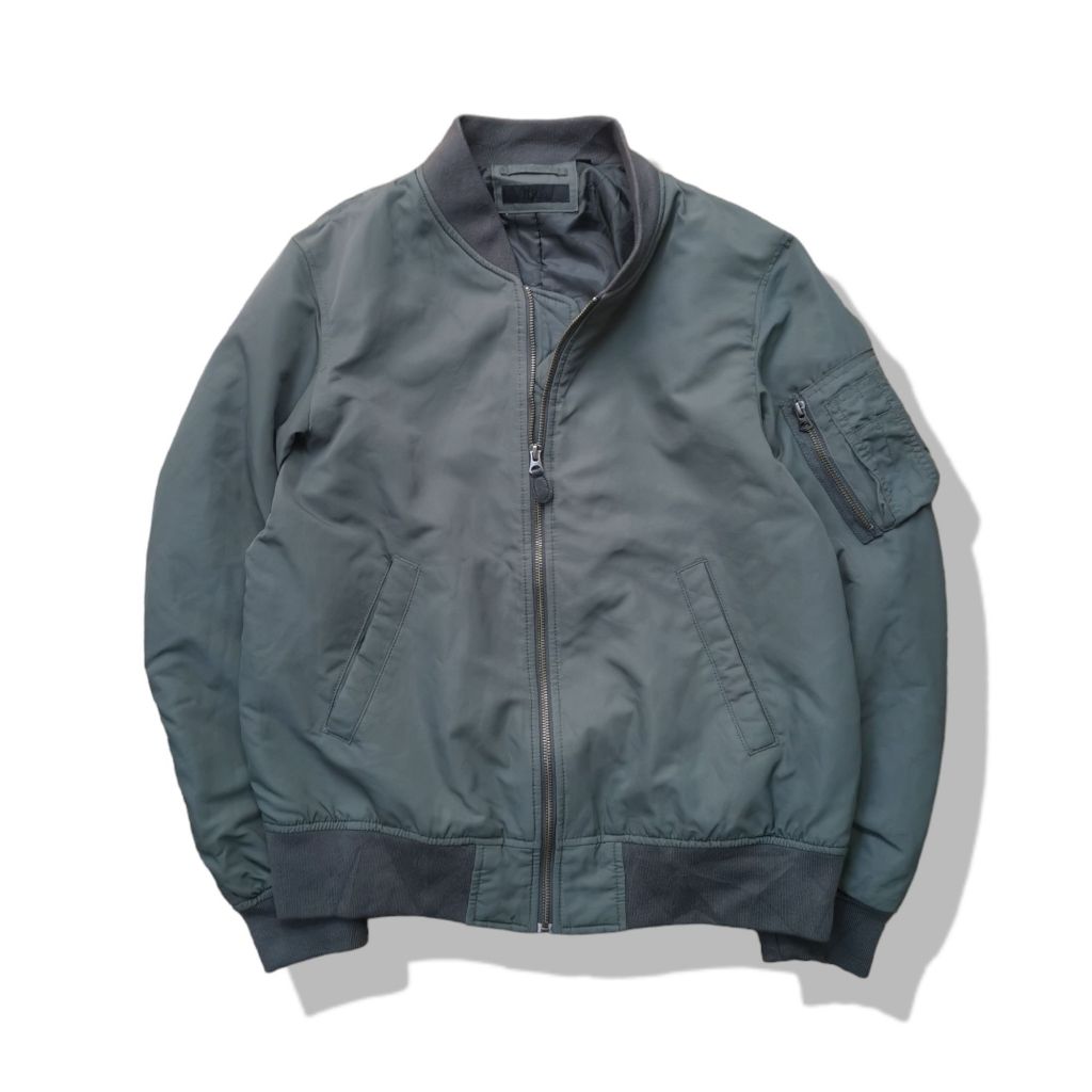 Uniqlo Military Green Bomber Flight Jacket(M01) มือสอง รอบอก 43”