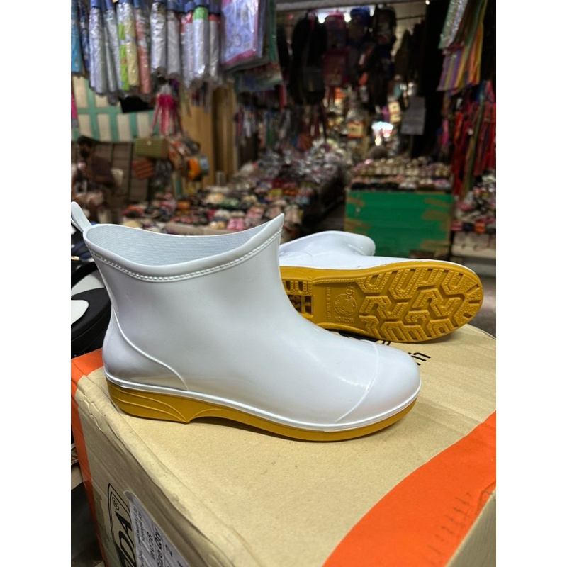 รองเท้าบูทสั้นสีขาวพื้นยาง ยี่ห้อ Dinos สูง 6นิ้ว บูทโรงงานสีขาว ทำสวน ทำไร่