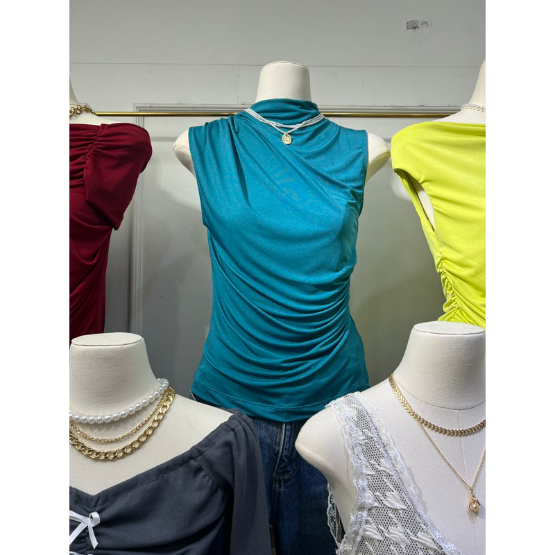 LUARA TOP เสื้อแขนกุดจับย่น —— Charoenploy