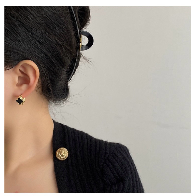 ต่างหูห่วง แวน คลีฟ สีขาวมุก และดำเงา พร้อมส่ง🇹🇭