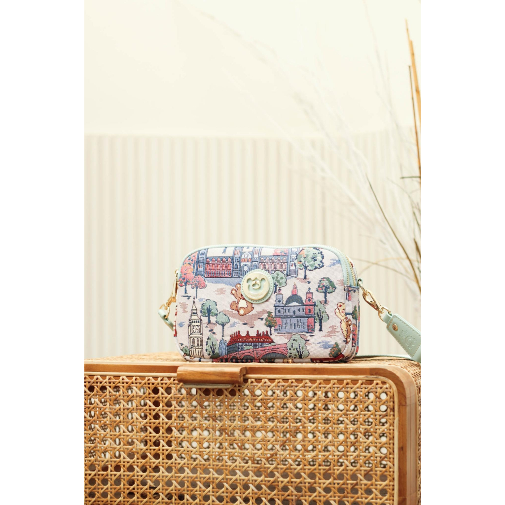 Henneybear-H1171 ลาย London มาใหม่ !! กระเป๋าสะพายข้าง กระเป๋าพาดลำตัว ทรงสวย มาพร้อมสายสปอร์ตพรีเมี่ยมปรับระดับได้