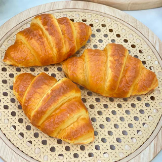 ครัวซอง Croissant ขนมปัง ขนมปังตกแต่ง สำหรับตกแต่ง ขนมปังตกแต่ง ขนมปังปลอม เหมือนจริงมีกลิ่นหอม F&B