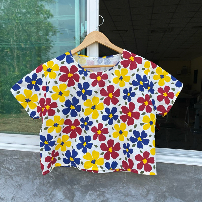เสื้อผู้หญิง ลายดอก ใส่สงกรานต์ อก40,อก44 ยาว 20 นิ้ว (แขนสั้น)