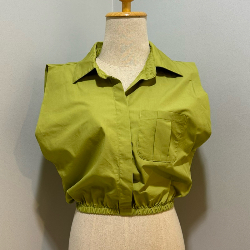 เสื้อแขนกุดยี่ห้อ Mad Mama สีเขียว มือสอง สภาพดี #SPMSTO017