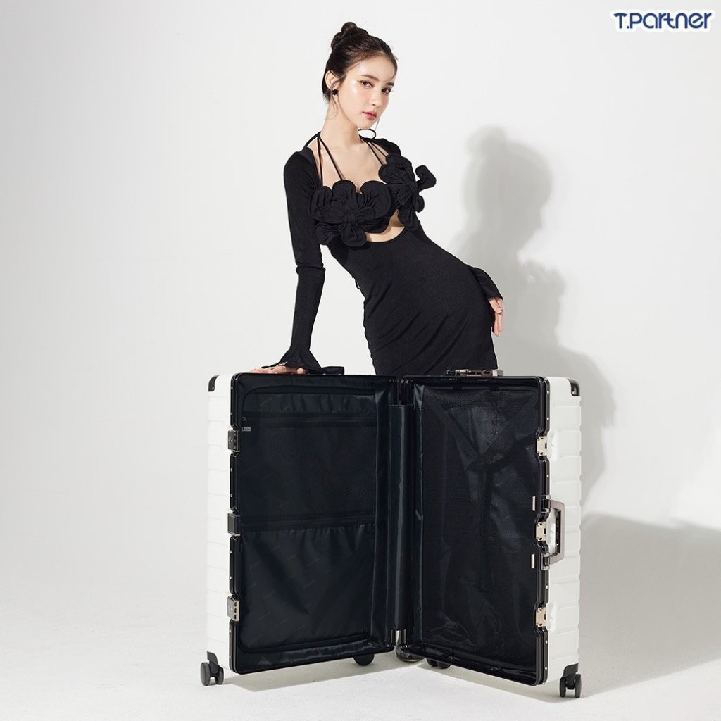 Tpartner แท้(ประกัน3ปี) Titanium กระเป๋าเดินทางล้อลาก โครงอลูมิเนียม มุมกันกระแทก 4 มุม ทนทุกมิติ