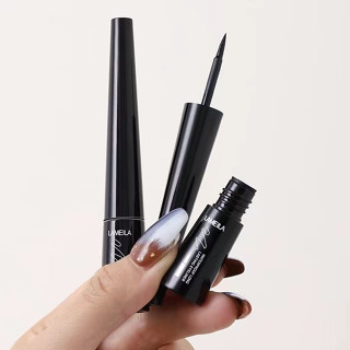 อายไลน์เนอร์โอ่ง  ปลายพู่กันเรียวเล็ก กรีดง่าย เฉียบ คมสีดำ