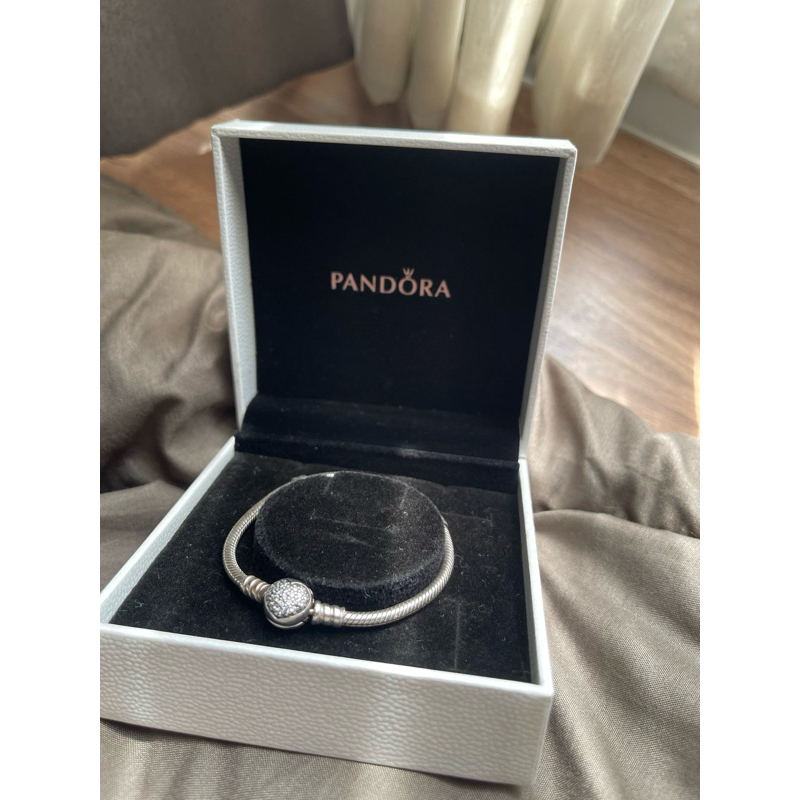 สร้อยข้อมือ pandora มือสอง สภาพใหม่มาก พร้อมกล่อง