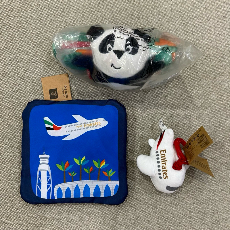 Emirates Kids Pack (Unopened) กระเป๋า ผ้าห่ม ของเล่นเด็ก สายการบินเอมิเรตส์