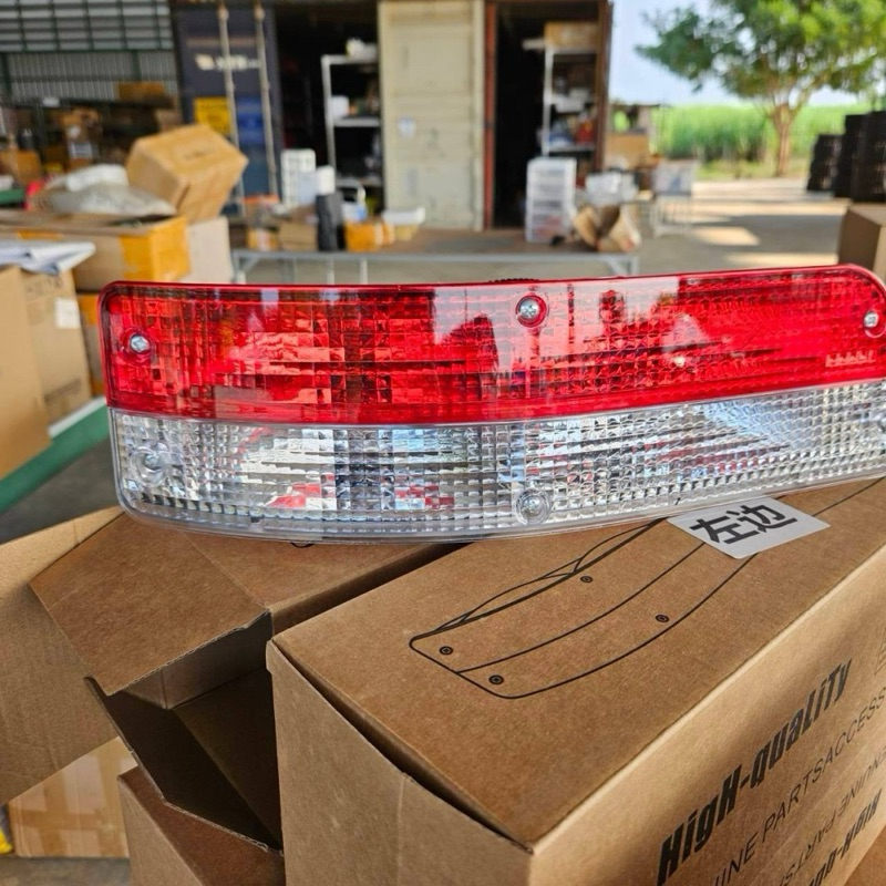 ไฟท้ายSK200-6 SK200-6E SK140-8 SK200-8