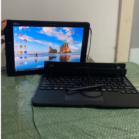 แท็บเล็ต 2in1 Fujitsu ArrowsTab Q508/SE AtomX5-Z8500(RAM:4GB/SSD:64GB) พร้อมคีย์บร์อดและปากกาตรงรุ่น