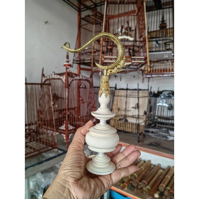 หัวเรซิ่นขาวล้วนแกนทองใช้สำหรับใส่หัวกรงนลิงสีทองลายไทย   ใช้สำหรับใส่หัวกรงนก ท้องแขวนหนา   งานสวย