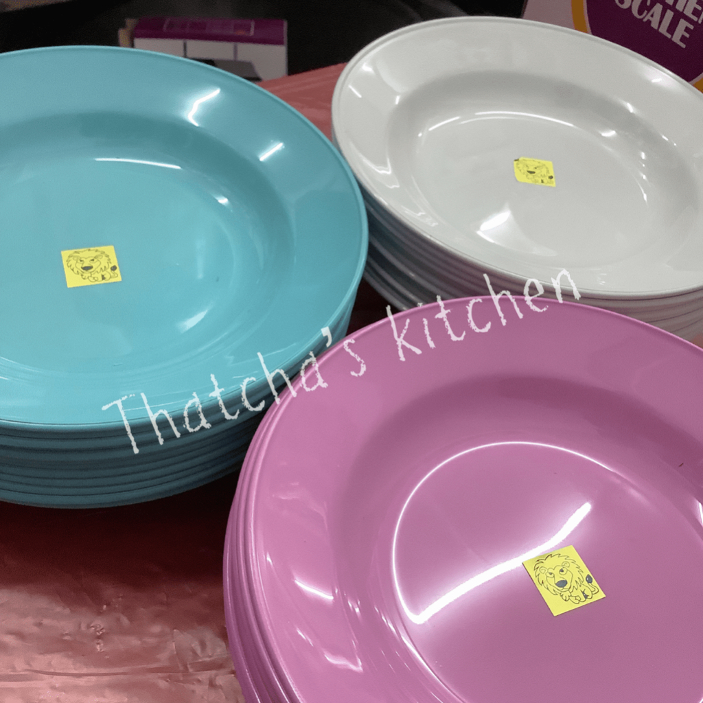 จานลึก ตราสิงโต ขนาด 8 นิ้ว เนื้อพลาสติก 1 แพ็คบรรจุ 12 ใบ สีฟ้า/ชมพู/ขาว