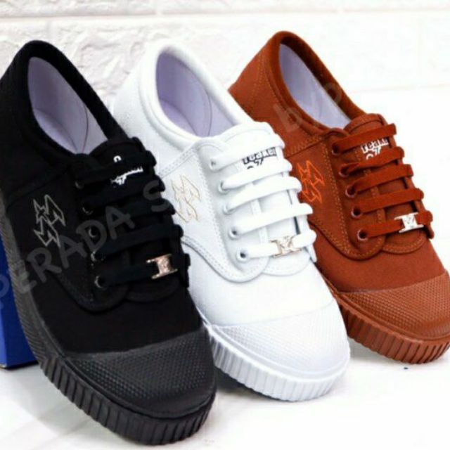 รองเท้าผ้าใบ breaker 4x4