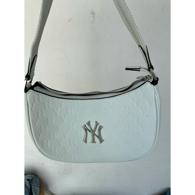 กระเป๋าMLB Embo Monogram New York Yankees Hobo Bag