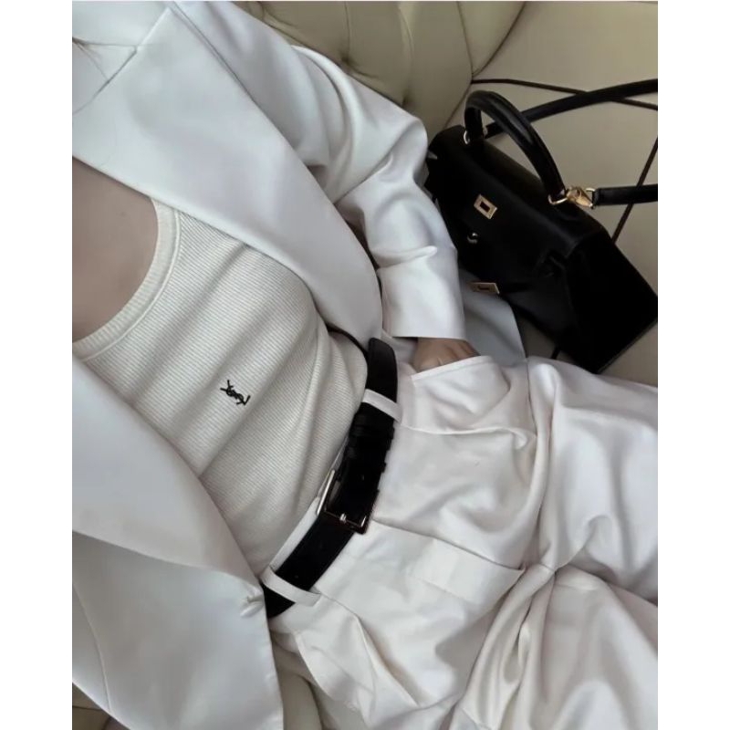 เสื้อกล้าม ผ้าร่อง สีครีม งานปักโลโก้ ดาราใส่กันเยอะ by Valen