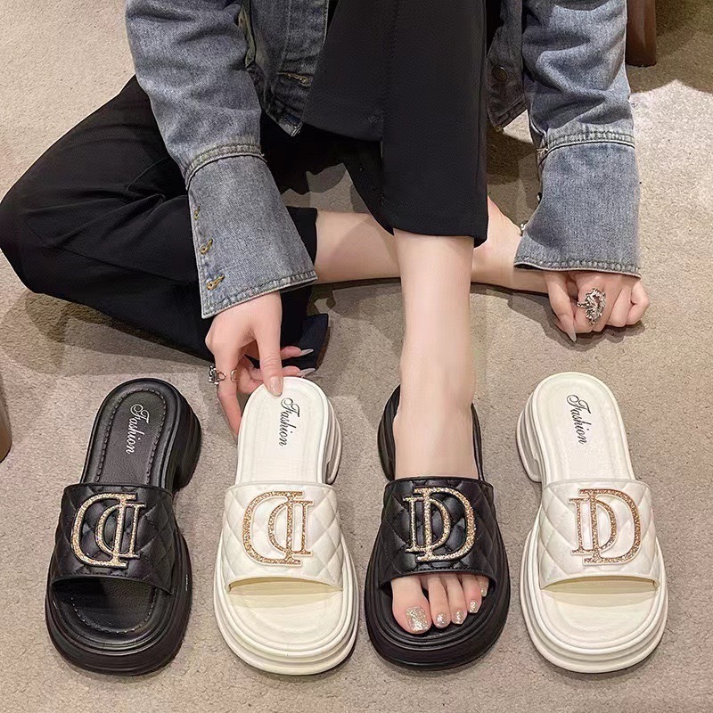 แฟชั่นใหม่ รองเท้าแตะ ส้นหนา4.5CM น้ำหนักเบา นิ่มใส่สบาย #DD--88