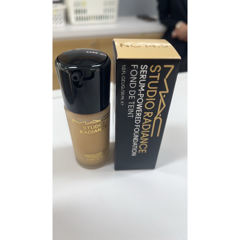 รองพื้นสูตรใหม่จาก MAC ปกปิดทนนาน ผิวเรียบเนียน เหมาะกับช่างแต่งหน้ามืออาชีพ ของแท้