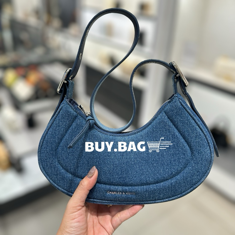 CHARLES & KEITH ใช้โค้ดลด30% CK2-20271258 Petra Curved Shoulder Bag กระเป๋าสะพายไหล่