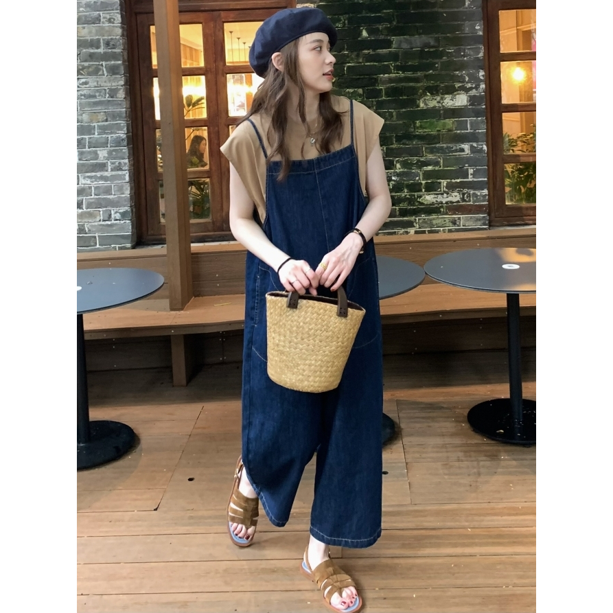 ชุดเอี๊ยมยีนส์ ขายาว ผู้หญิง มีไซส์ใหญ่ สไตล์สาวอวบ เหมาะสำหรับสาวพลัสไซส์ รูปทรงโคร่ง ใส่สบายมีความคล่องตัวดี ผ้าไม่หนา