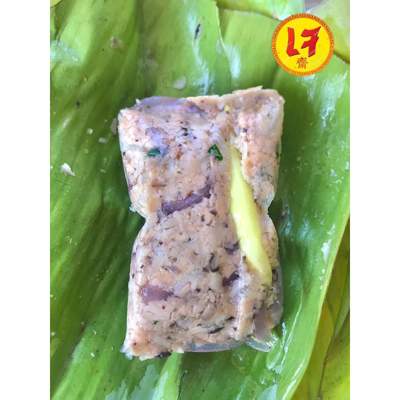 แหนมเจหรือส้มหมูเจ เปรี้ยวกำลังทาน เจแท้ ทำจากพืชหนังทำจากบุกมีพริกแถมทุกห่อ