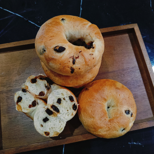 Raisin Bagel  ขนมปังเบเกิล Homemade Bagel เนื้อหนึบ 5 ชิ้น ทำใหม่ทุกออเดอร์ พร้อมส่งทุกวัน