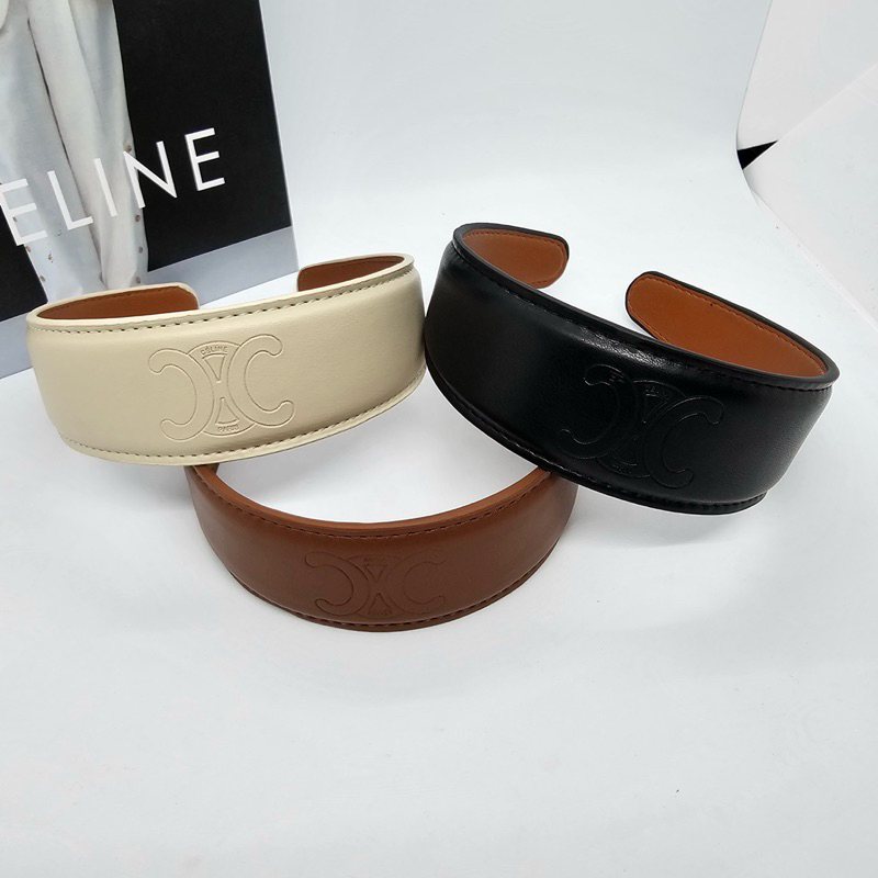 CL Cuir Headband in Calfskin Leather ที่คาดผมลายปัม CL งานหนังสีน้ำตาล งานปั๊ม หนังนุ่มมือมาก ถ่ายจากสินค้าจริง
