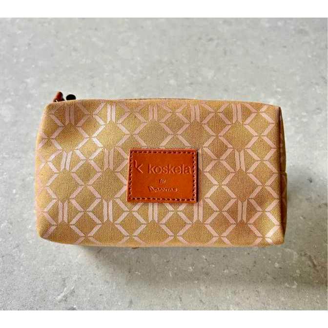 (พร้อมส่ง) กระเป๋า Qantas Business Class Amenity Kit (Koskela) กระเป๋าเครื่องสำอาง ของ Premium จากสา