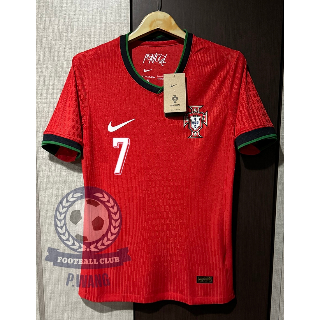 New!! เสื้อฟุตบอลทีมชาติ โปรตุเกส Home ชุดเหย้า ยูโร 2024 [ PLAYER ] เกรดนักเตะ สีแดง พร้อมชื่อเบอร์นักเตะครบทุกคนในทีม