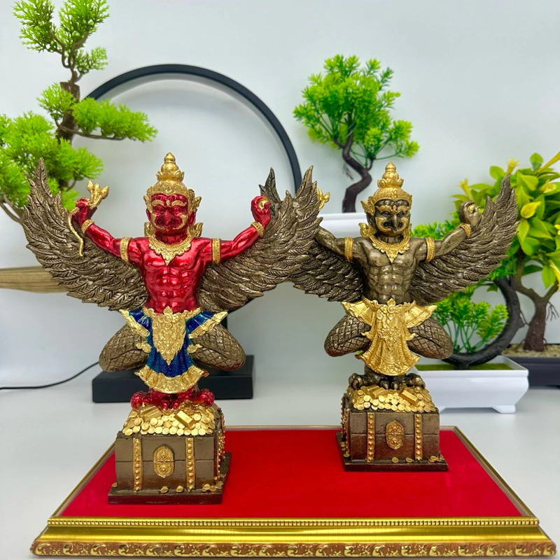 พญาครุฑ มวลสารแร่เหล็กน้ำพี้ สูง9นิ้ว แถมฟรีฐานรอง