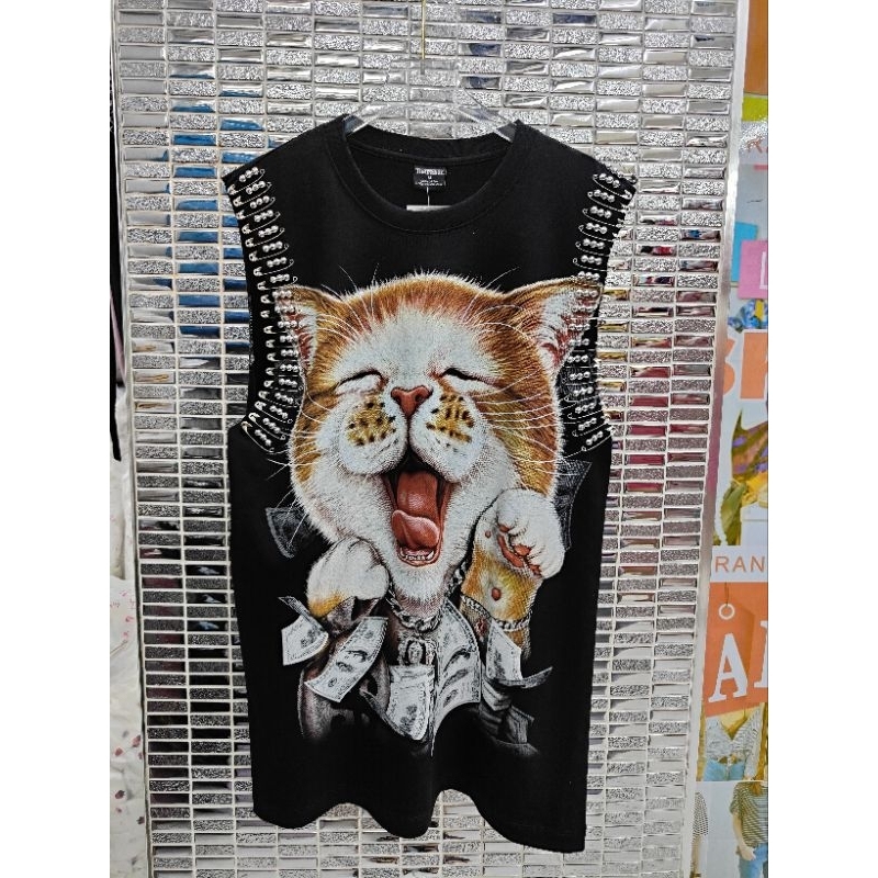 เสื้อกล้ามสกรีนหน้าหลังเป็นงานเรืองแสงค่ะ