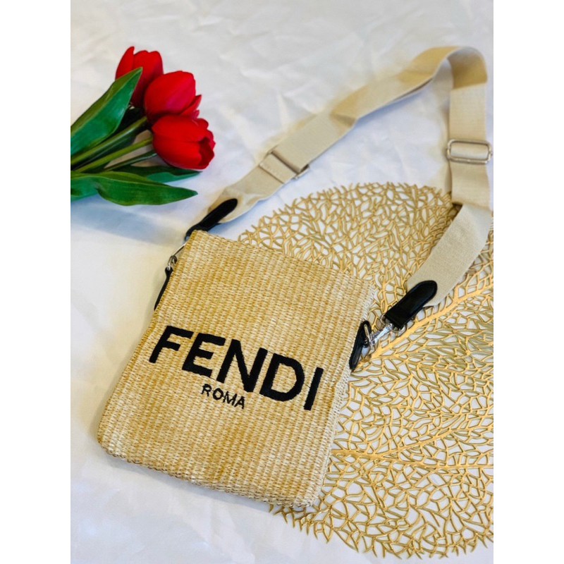 กระเป๋าสาน Fendi กระเป๋า
