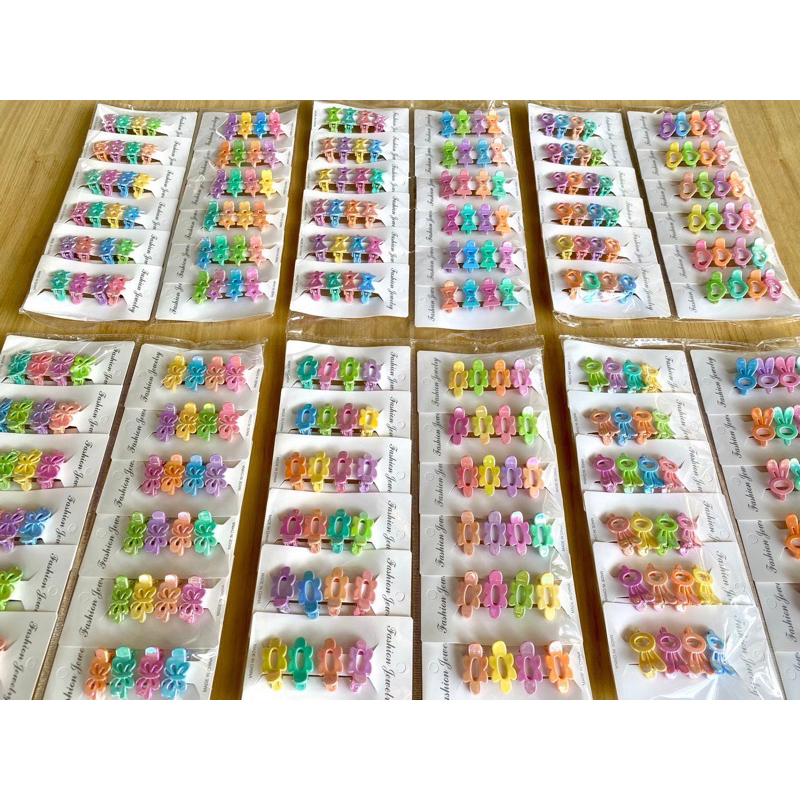 12 แผงกิ๊ฟติดผมขนาด3cm.สีสันสวยงามราคาส่ง A0124